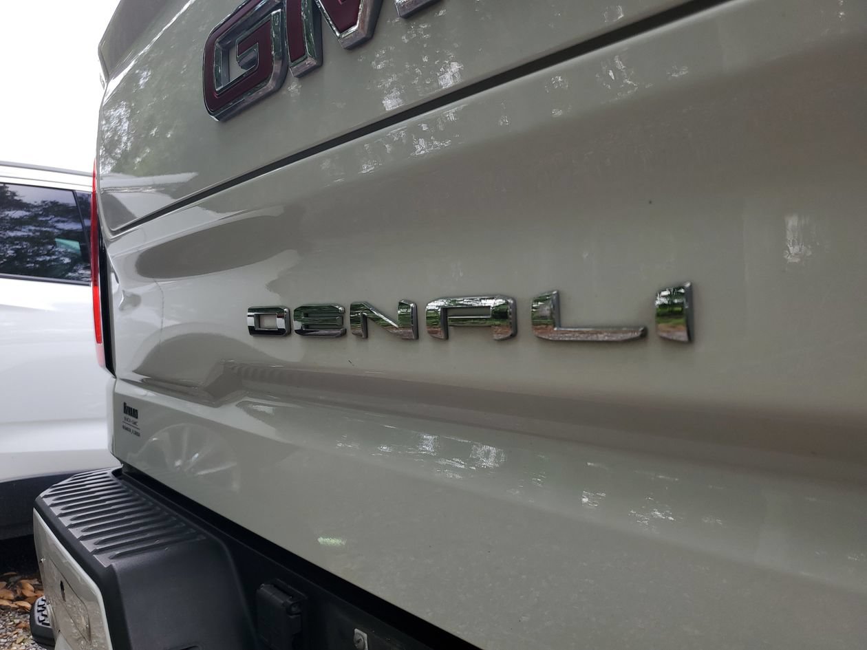 Used 2023 GMC Sierra 1500 Denali w/ Technology Package AWD/4WD image 8