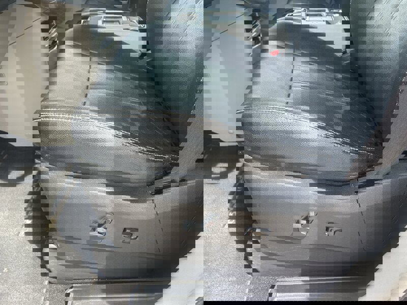 Used 2016 Chrysler Town & Country Touring image 26