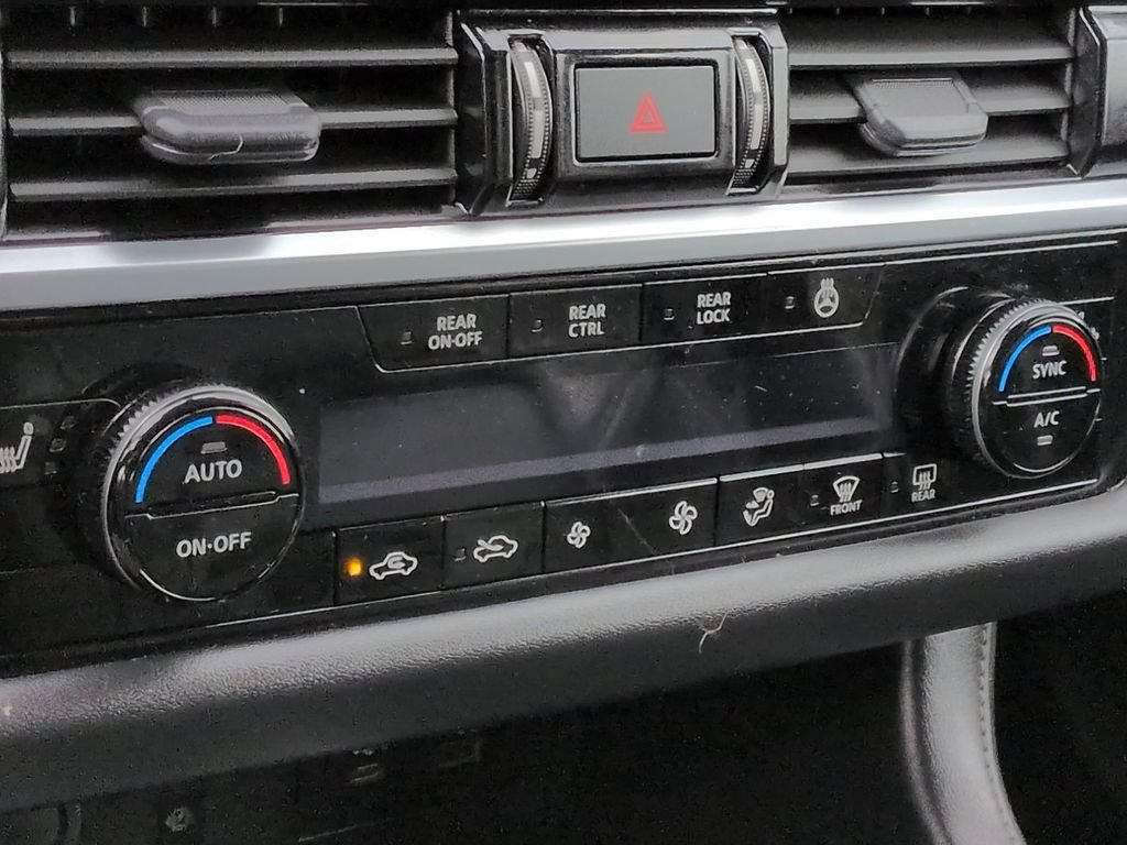 Used 2023 Nissan Pathfinder SL FWD image 27