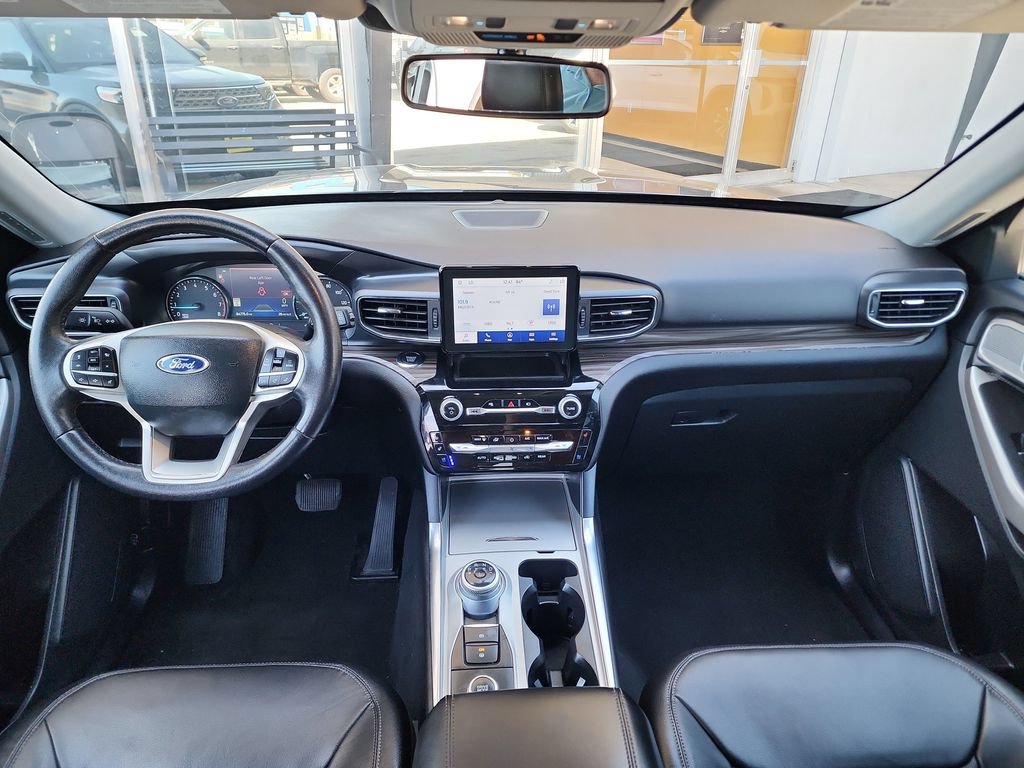 Used 2023 Ford Explorer Limited w/ Equipment Group 301A AWD/4WD image 18