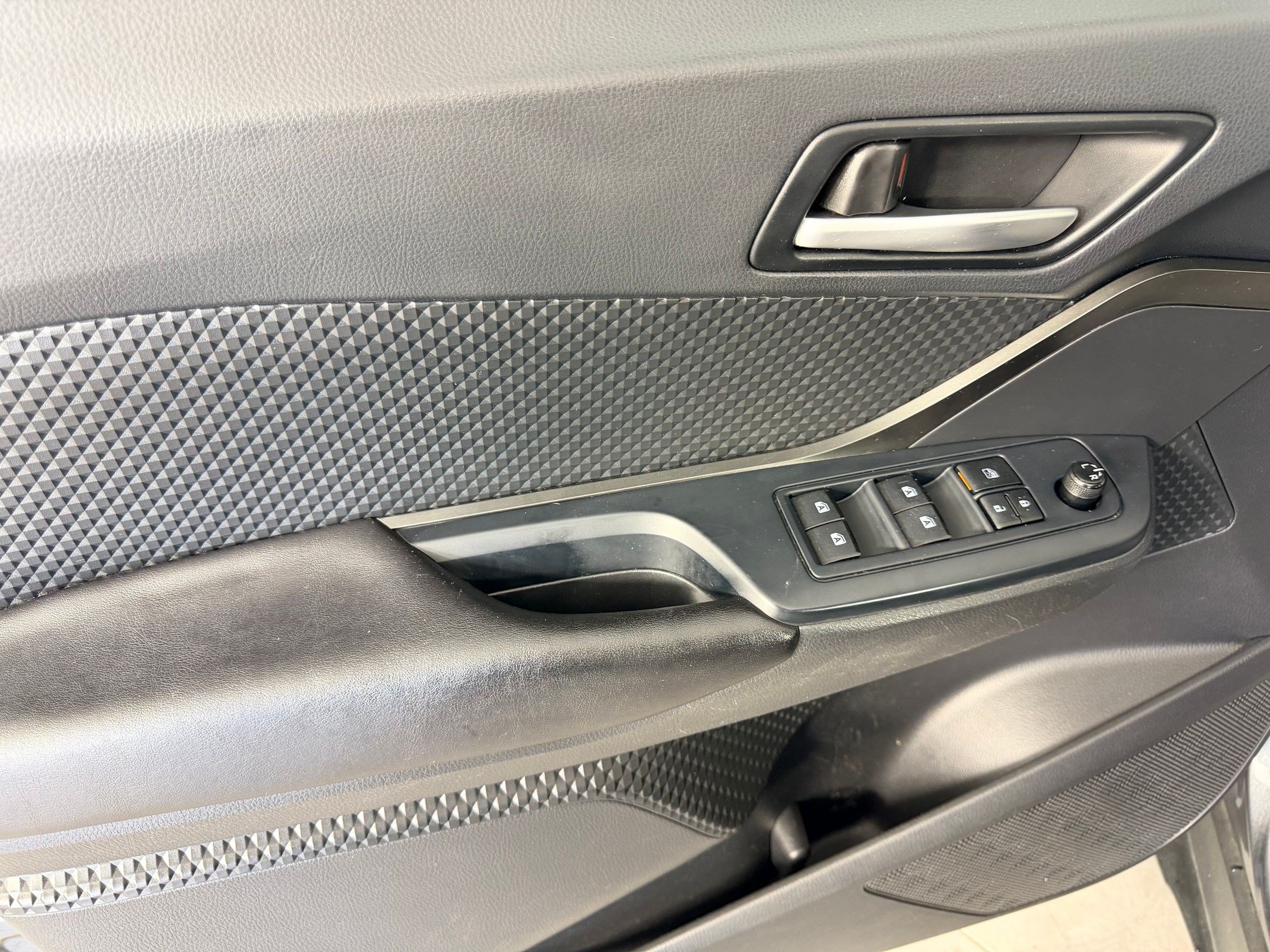 Used 2019 Toyota C-HR LE FWD image 13