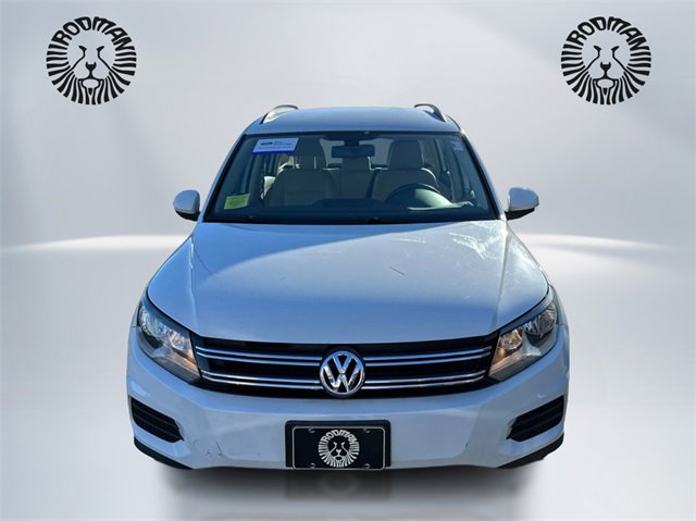 Used 2017 Volkswagen Tiguan S image 2