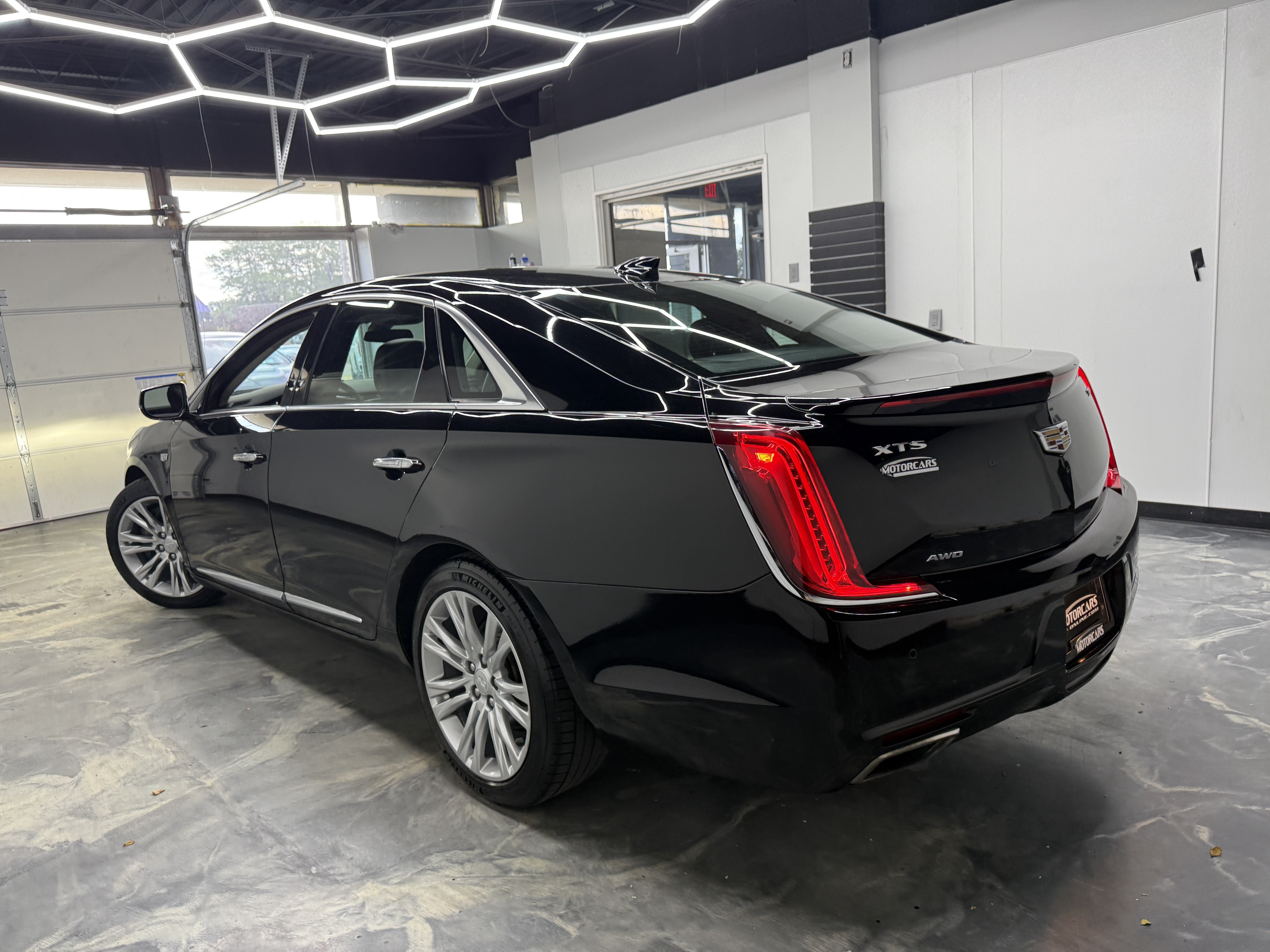 Used 2018 Cadillac XTS Luxury AWD/4WD image 3
