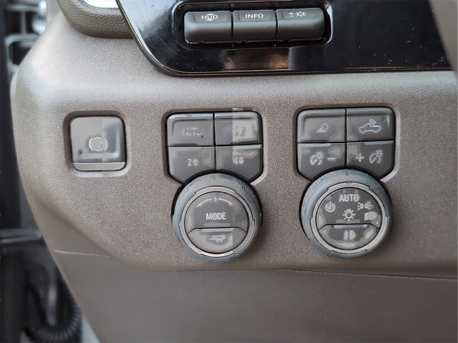 Used 2026 Chevrolet Silverado 2500 LTZ w/ LTZ Convenience Package AWD/4WD image 25