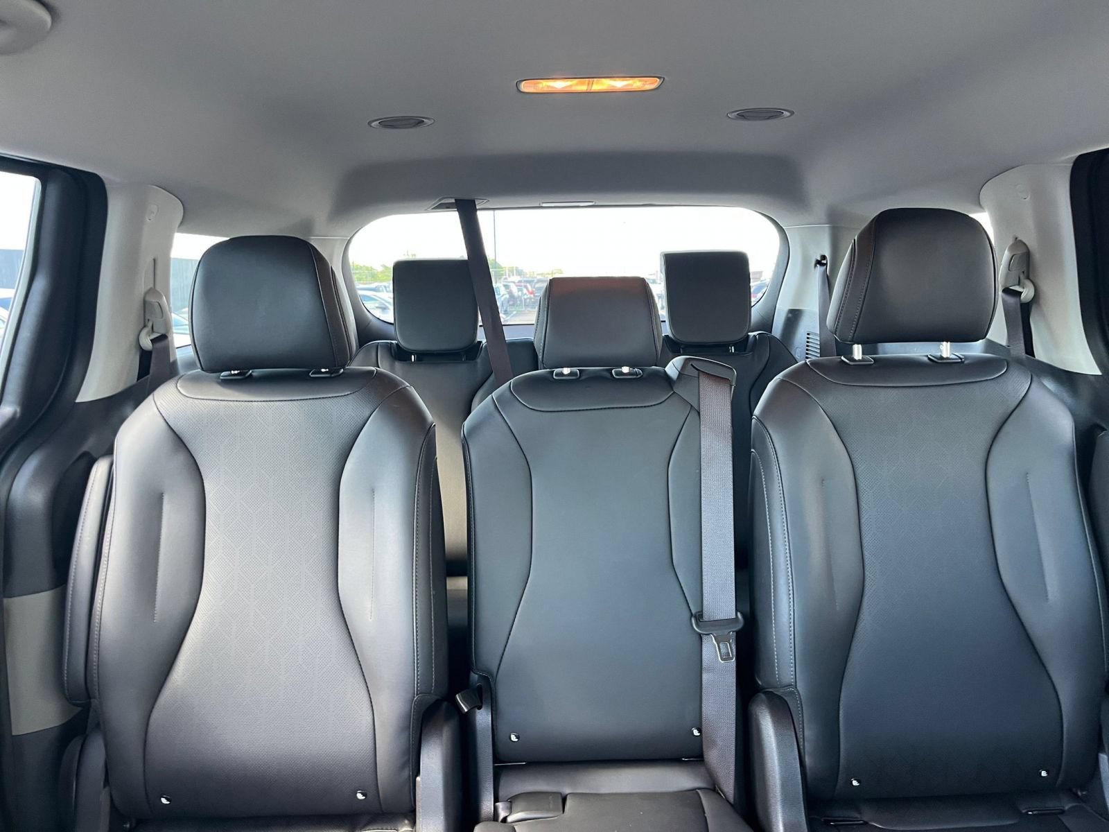 Used 2026 Kia Carnival FWD image 40