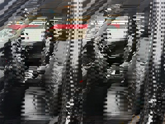 Used 2021 Toyota RAV4 XLE Premium image 28