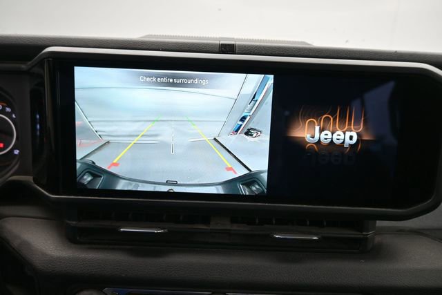 Used 2024 Jeep Gladiator Sport AWD/4WD image 16