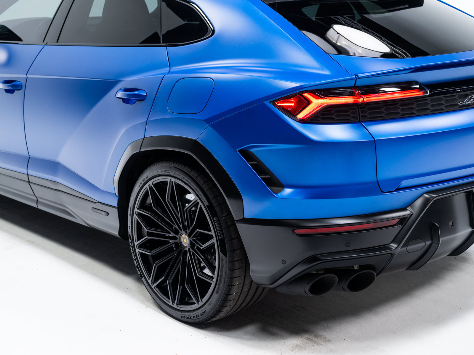 Used 2025 Lamborghini Urus SE AWD/4WD image 19