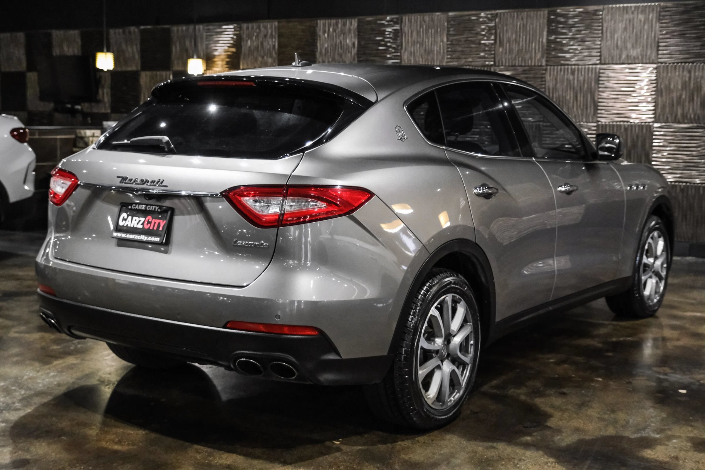 Used 2017 Maserati Levante AWD/4WD image 7