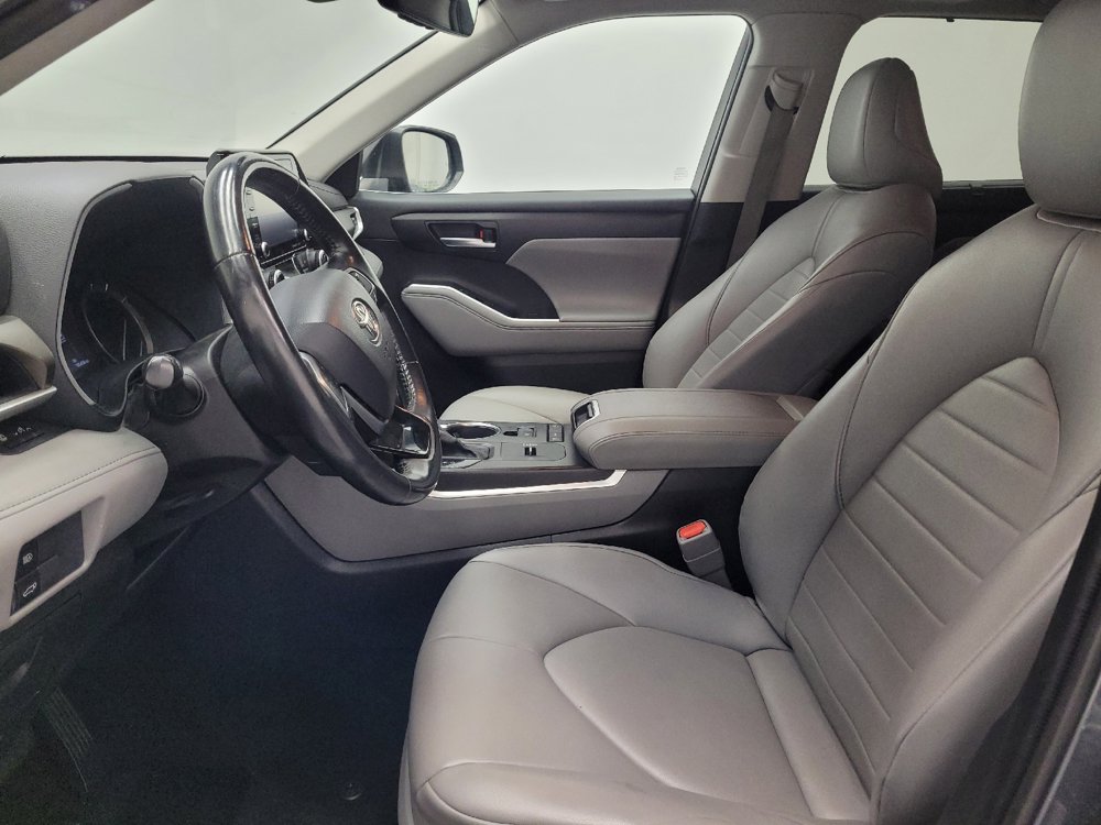 Used 2021 Toyota Highlander XLE FWD image 17