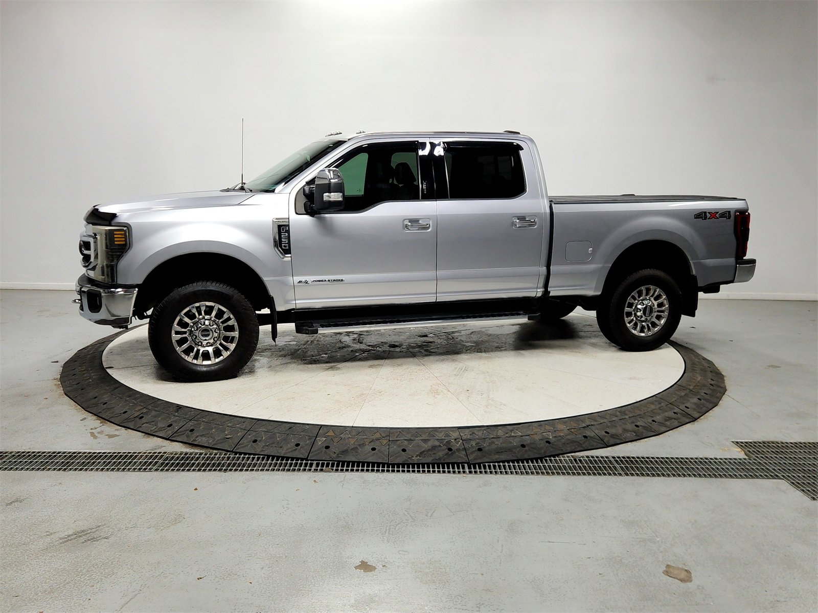 Used 2022 Ford F250 Lariat w/ Chrome Package image 4