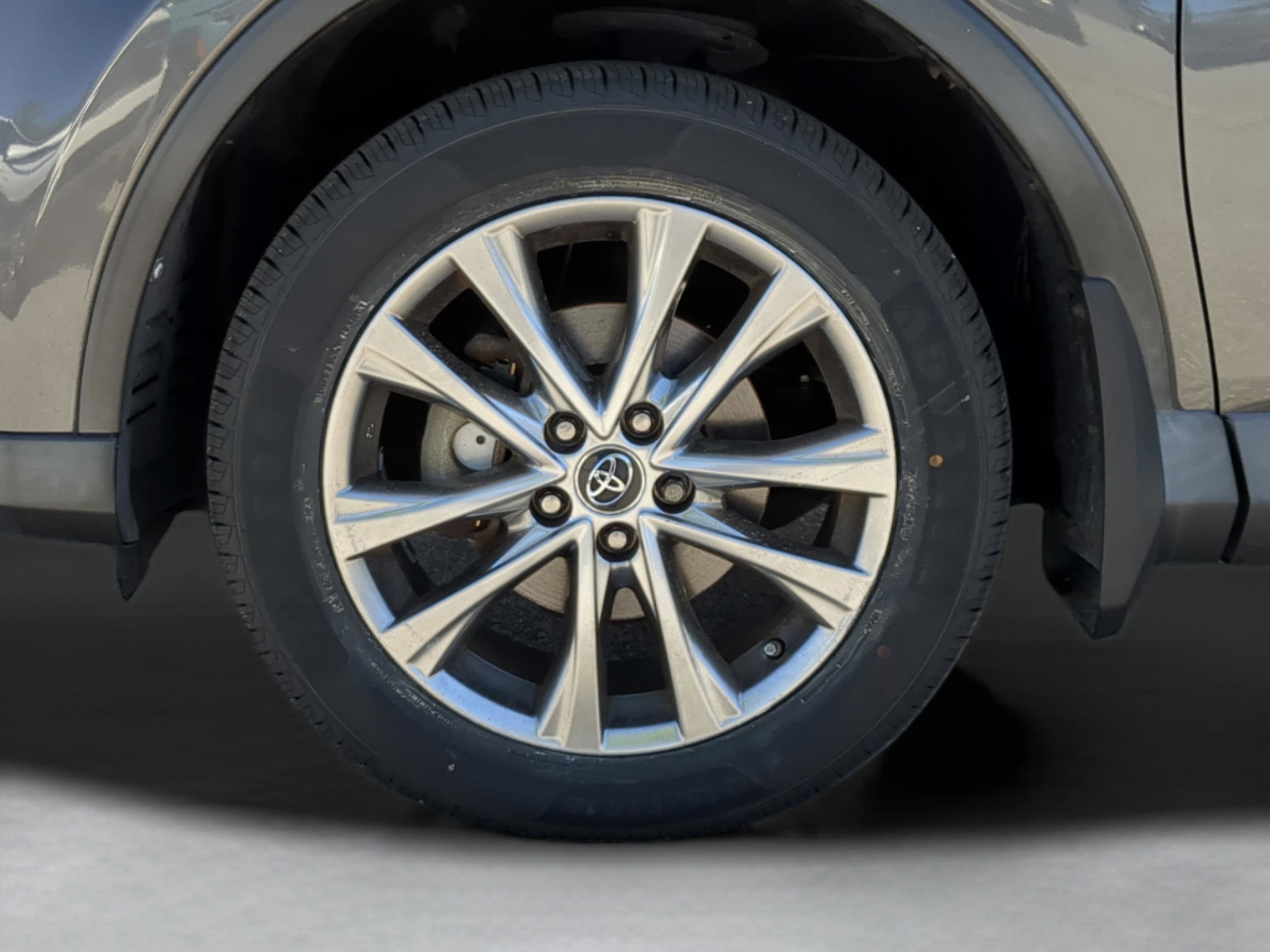 Used 2016 Toyota RAV4 Limited FWD image 33