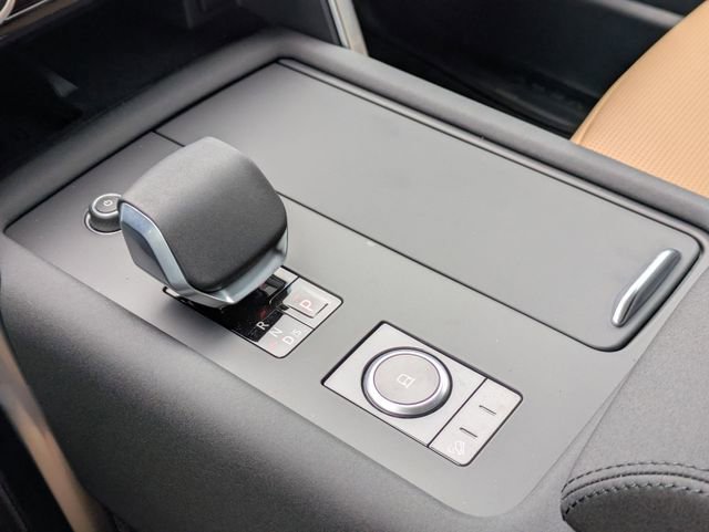 New 2026 Land Rover Discovery Dynamic SE image 9