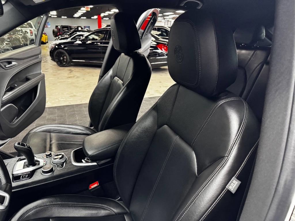 Used 2023 Alfa Romeo Stelvio Sprint image 35