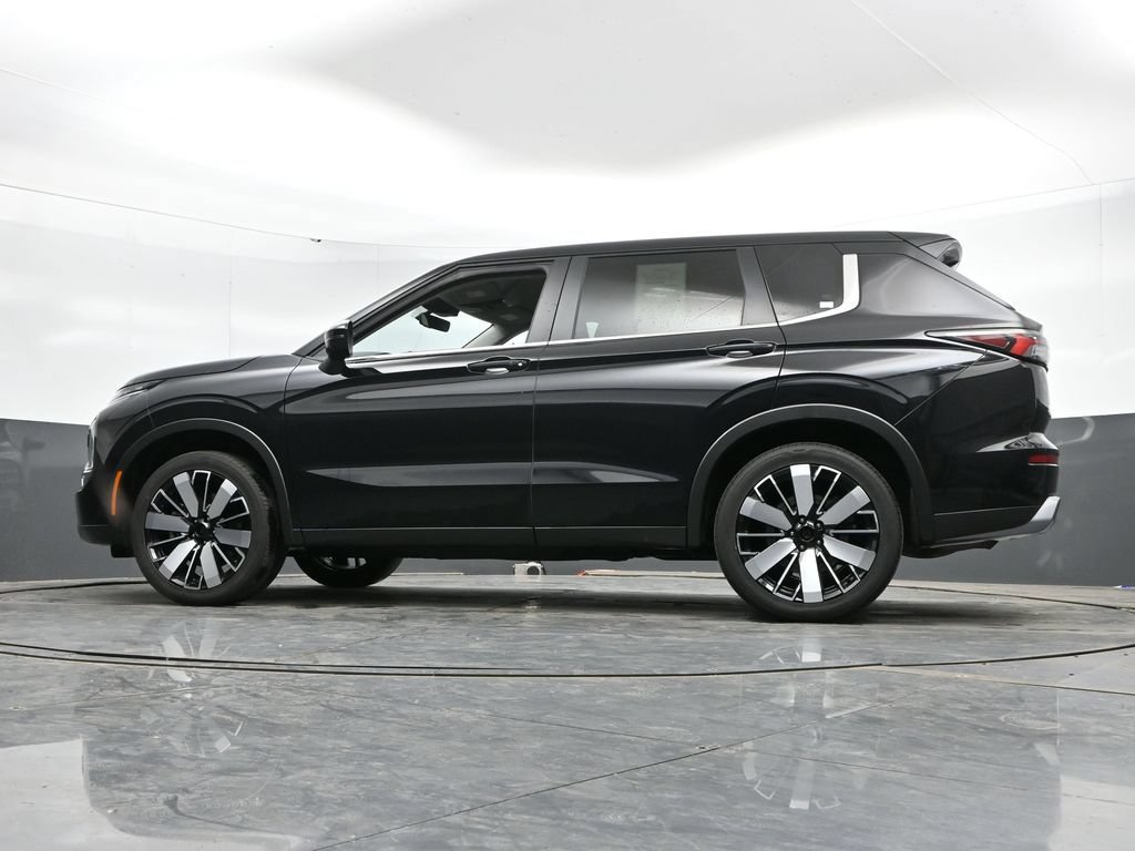 Used 2025 Mitsubishi Outlander SE AWD/4WD image 47