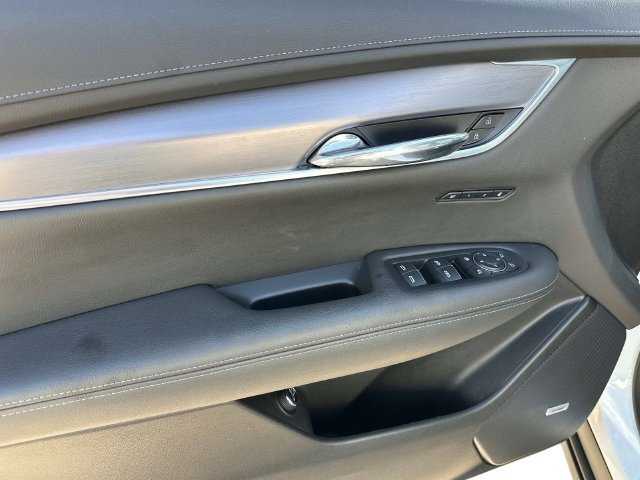 Certified 2024 Cadillac XT6 Luxury w/ LPO, Floor Liner Package AWD/4WD image 19