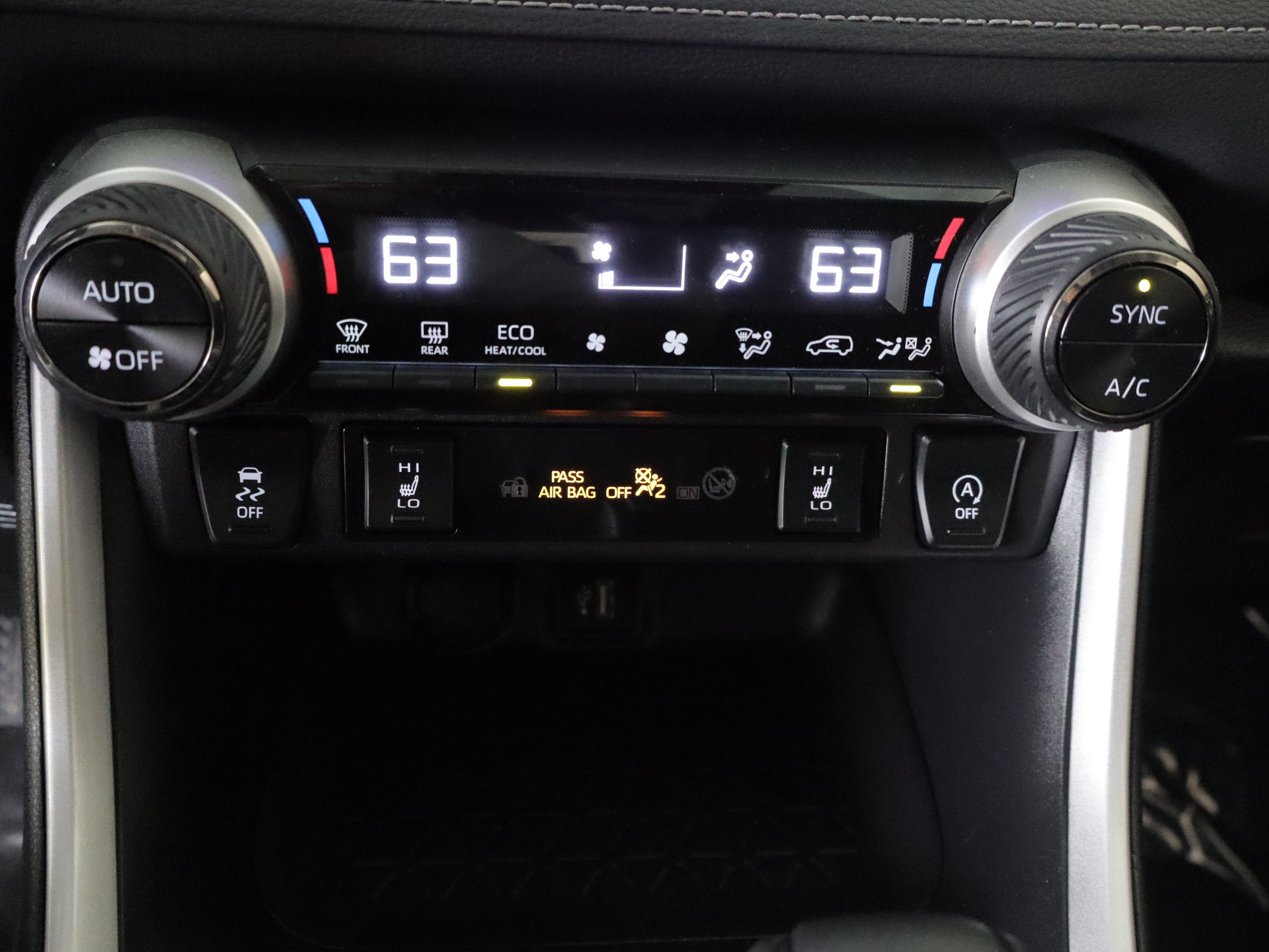 Used 2025 Toyota RAV4 XLE AWD/4WD image 17