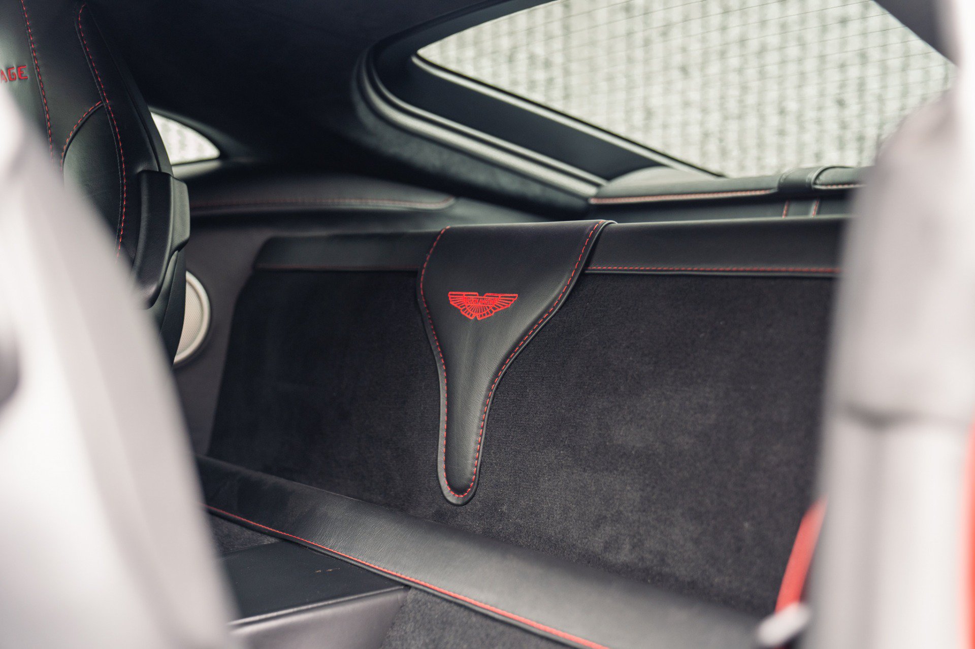 Used 2019 Aston Martin V8 Vantage Coupe RWD image 38