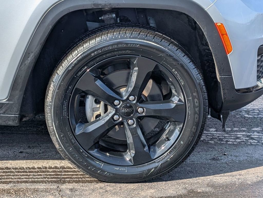 Used 2024 Jeep Grand Cherokee L Altitude image 17