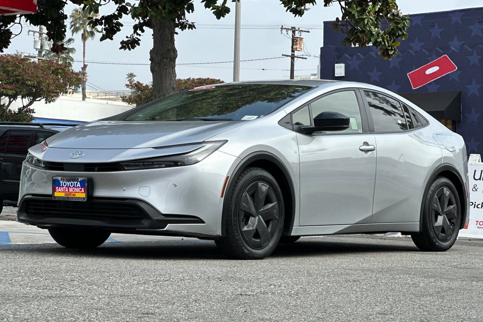 Used 2023 Toyota Prius LE FWD image 8