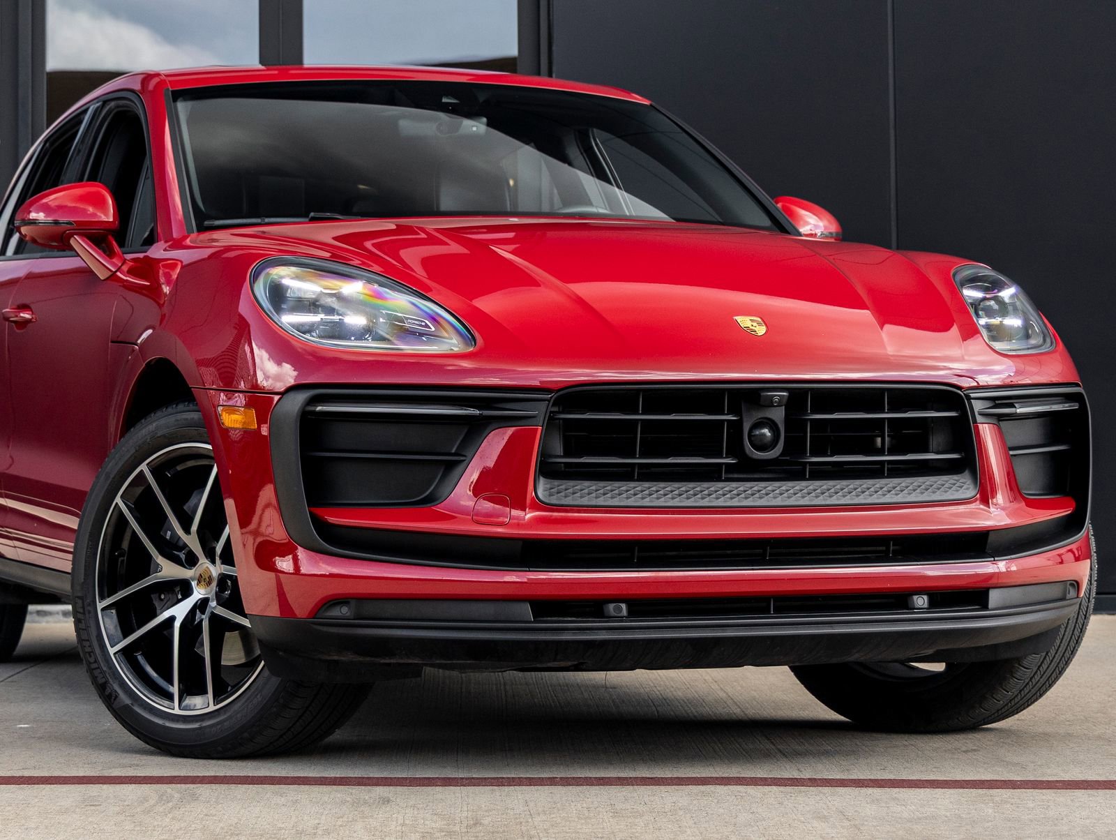 Certified 2024 Porsche Macan image 9