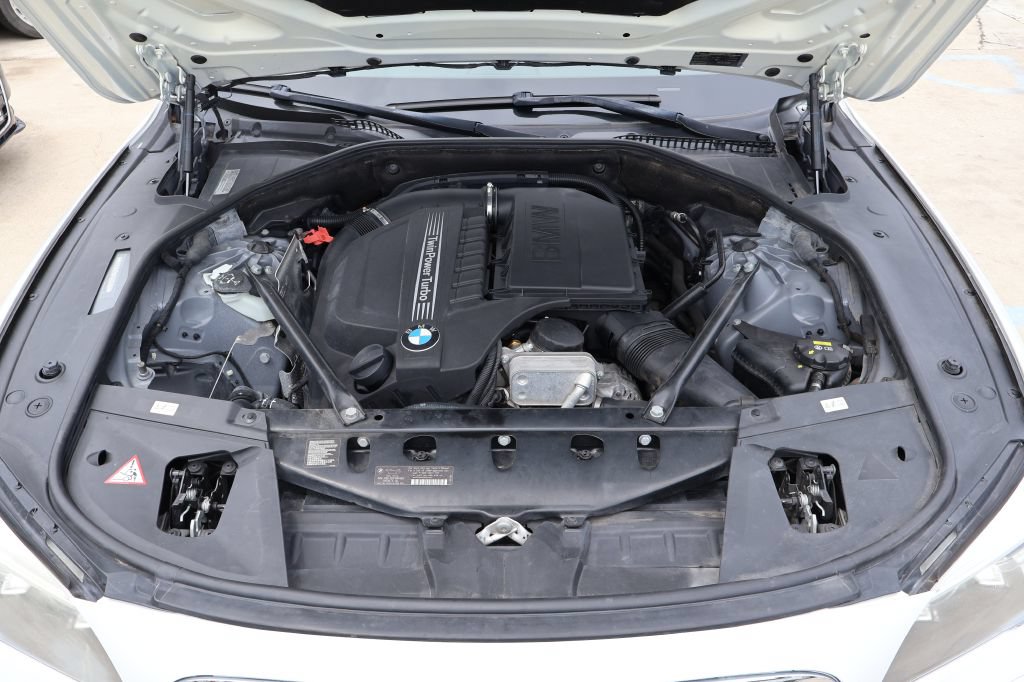 Used 2015 BMW 740i RWD image 11