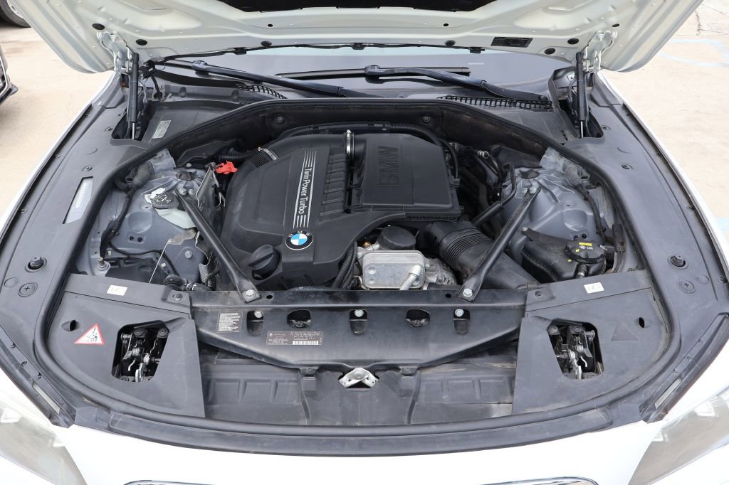 Used 2015 BMW 740i RWD image 11