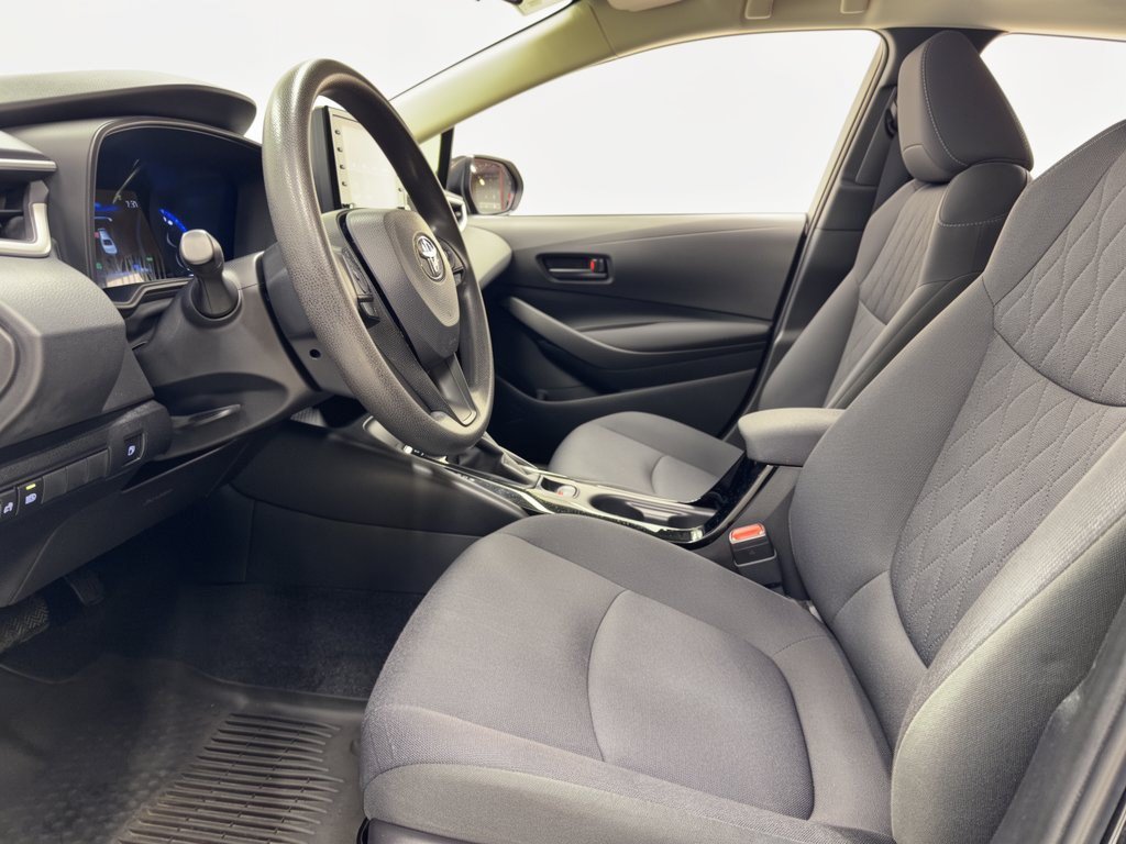 Used 2022 Toyota Corolla LE FWD image 5