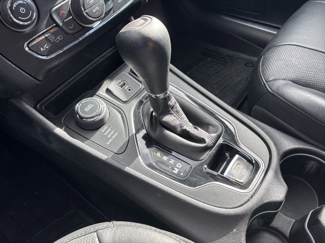 Used 2019 Jeep Cherokee Limited w/ Luxury Group image 38