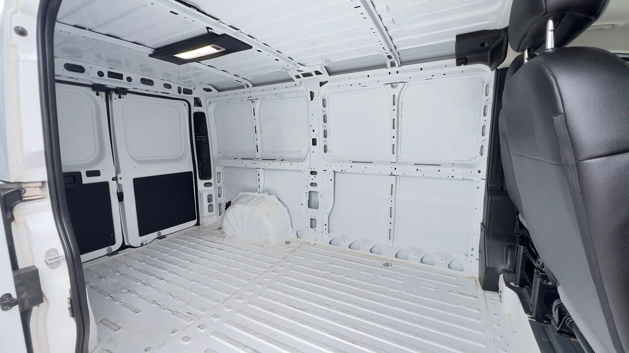 Used 2025 RAM ProMaster 2500 w/ Convenience Group FWD image 16