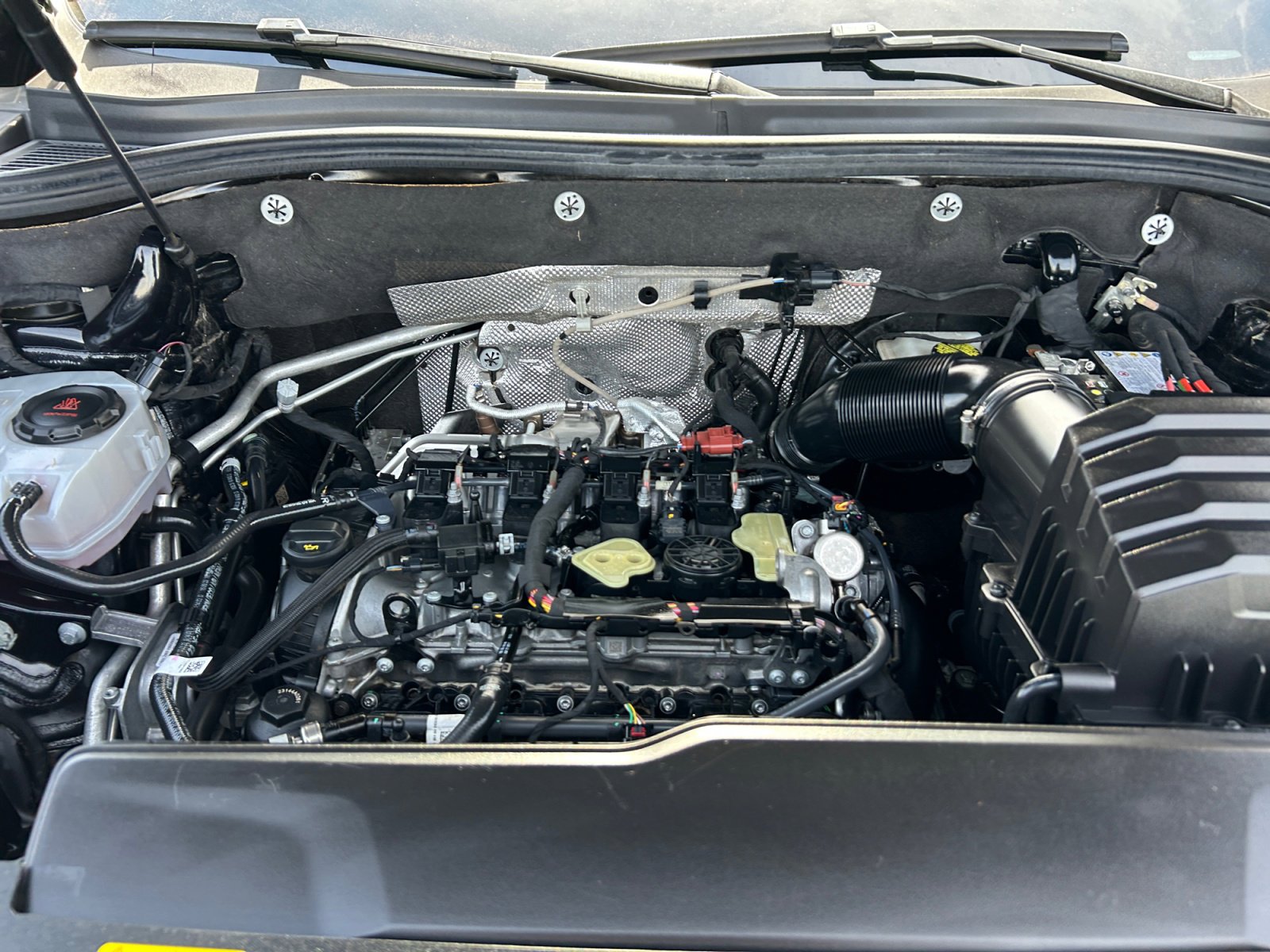 Used 2024 Volkswagen Atlas Cross Sport SE w/ Panoramic Sunroof Package FWD image 20