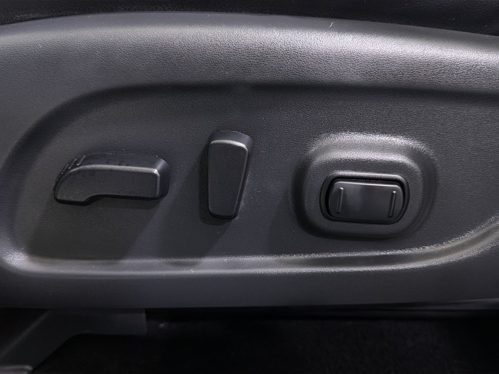 Used 2020 Nissan Pathfinder SL FWD image 24