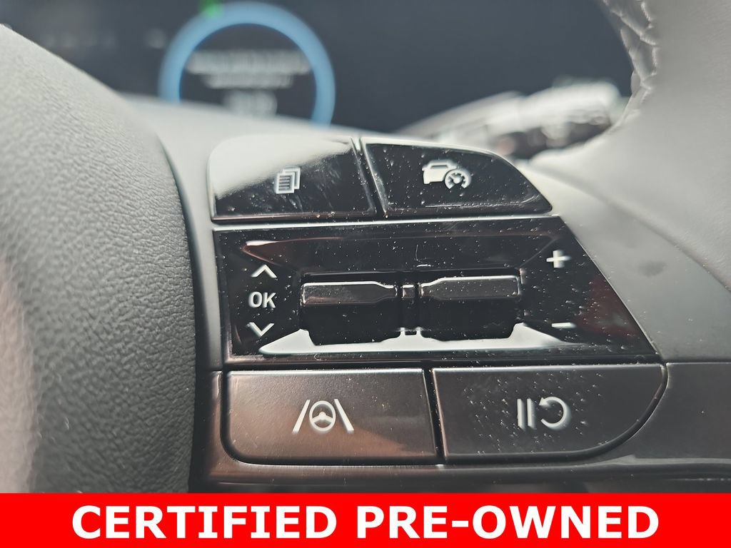 Certified 2025 Hyundai Elantra SEL FWD image 18