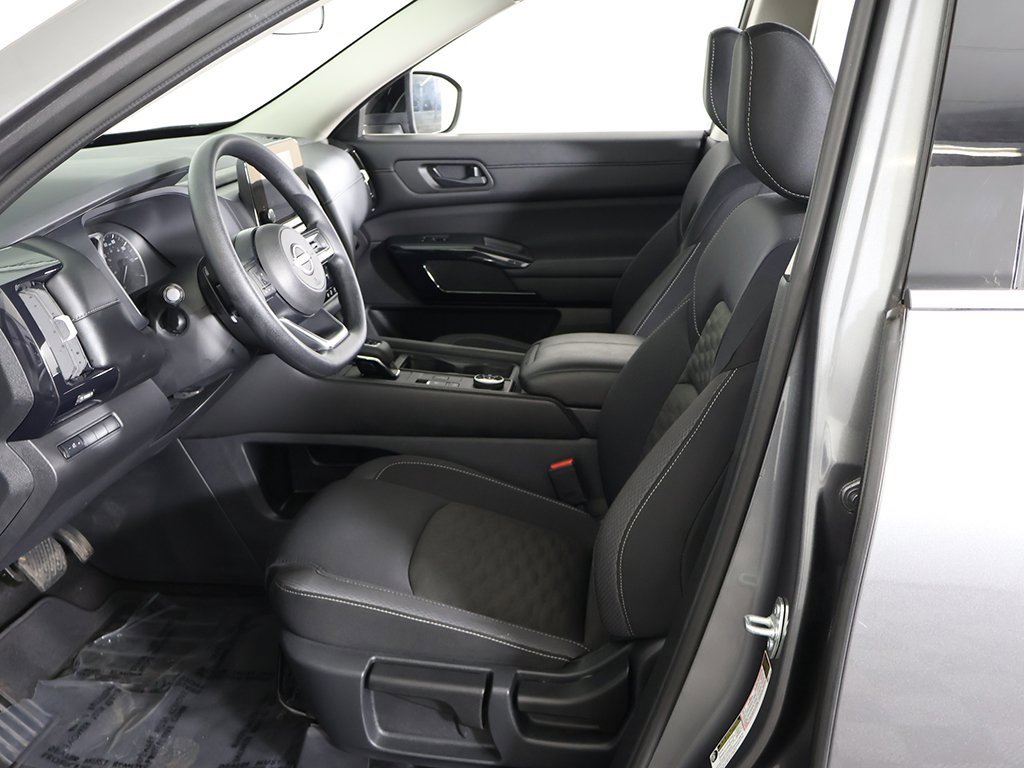 Used 2024 Nissan Pathfinder S image 28
