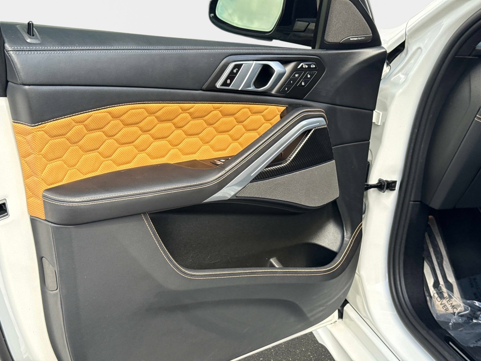 Used 2024 BMW X6 M Competition image 40