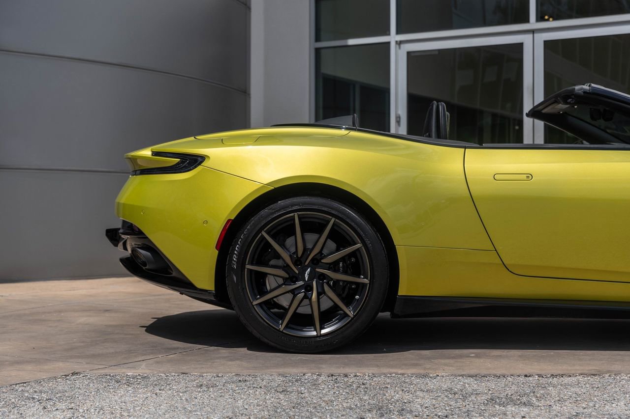 Used 2022 Aston Martin DB11 Volante RWD image 7