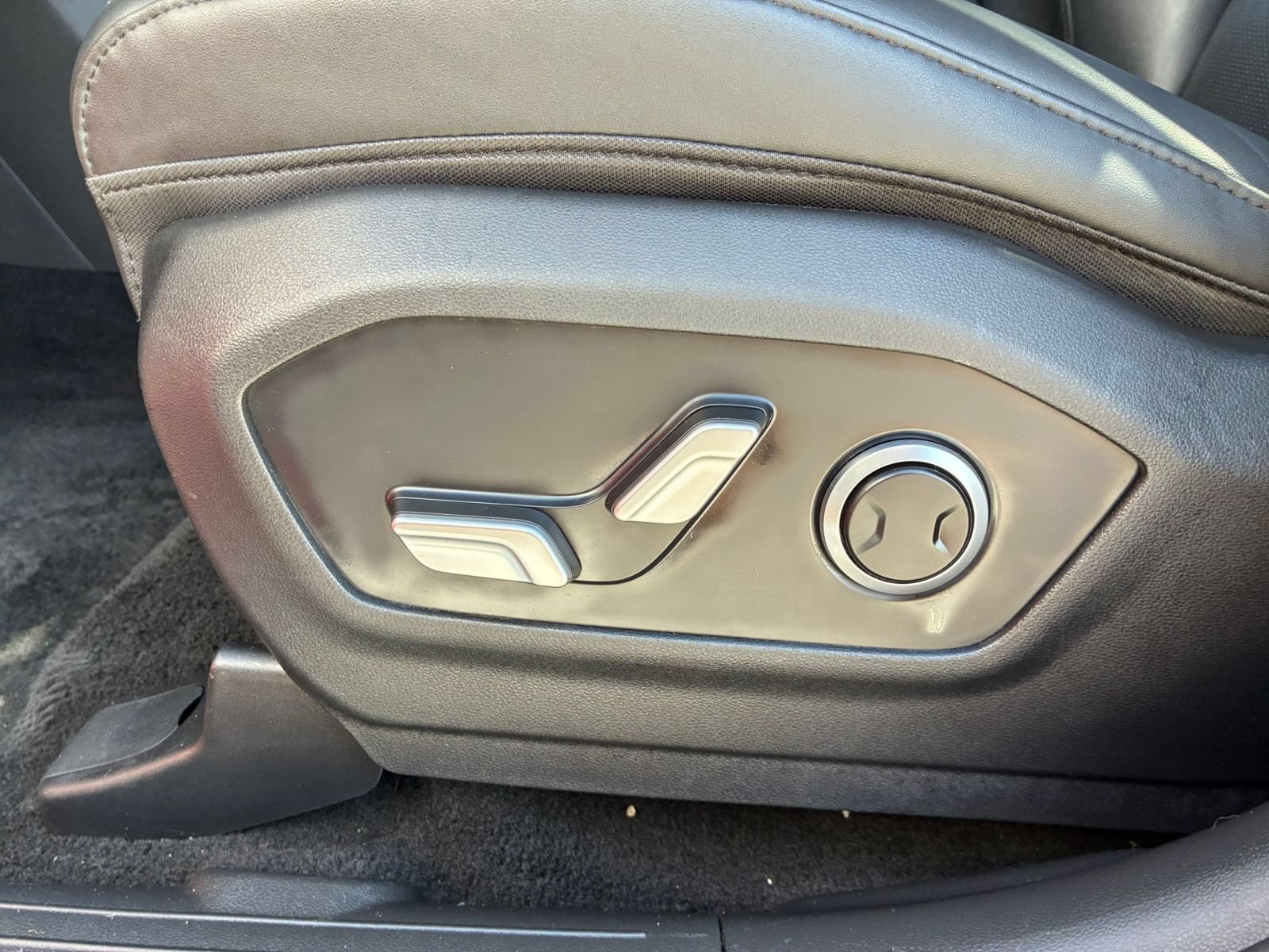 Used 2025 Hyundai Santa Fe SEL FWD image 18
