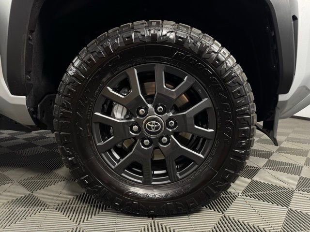 Used 2025 Toyota 4Runner SR5 AWD/4WD image 11