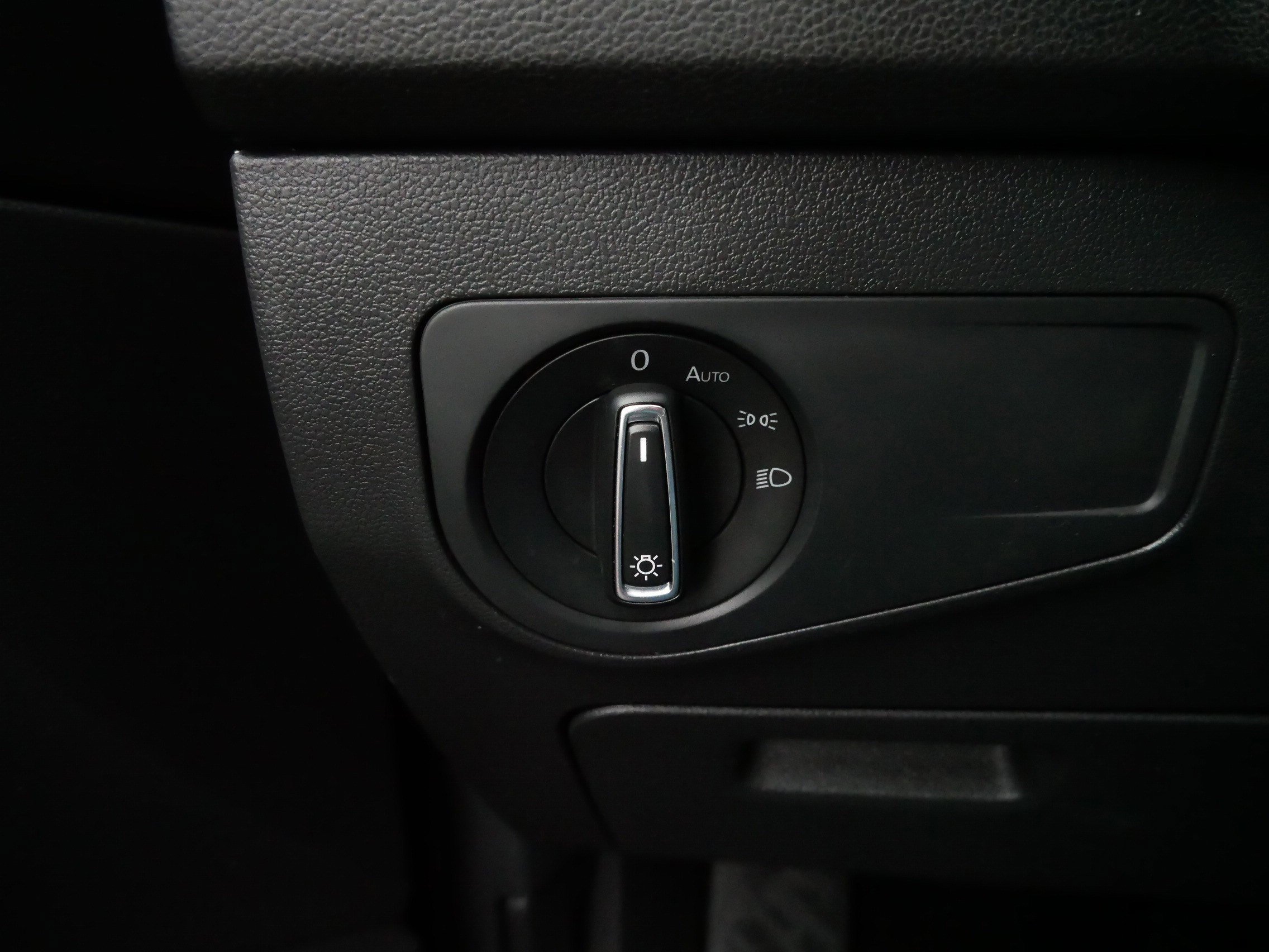 Certified 2020 Volkswagen Tiguan SE w/ Panoramic Sunroof Package image 26