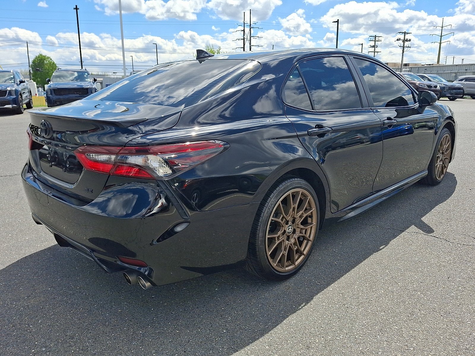 Used 2023 Toyota Camry SE FWD image 4