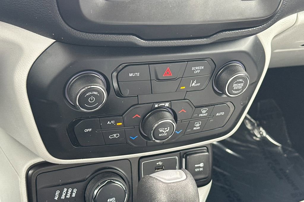 Used 2021 Jeep Renegade Latitude image 23