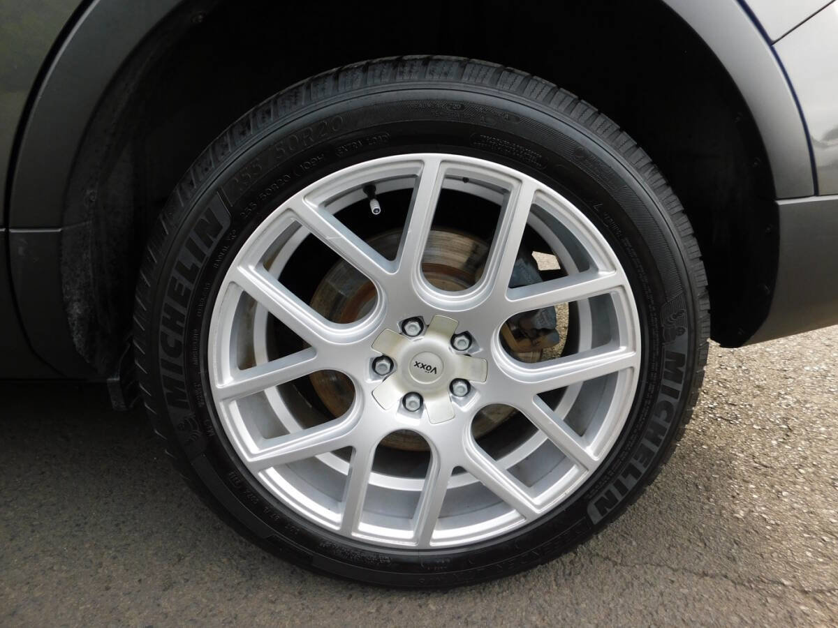Used 2017 Ford Explorer Limited image 26