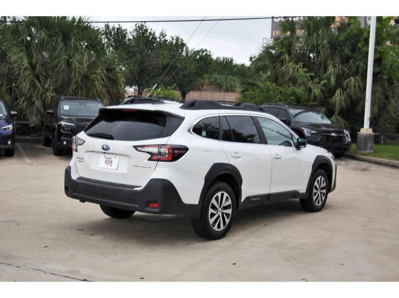 Certified 2024 Subaru Outback Premium w/ Popular Package #1A AWD/4WD image 6