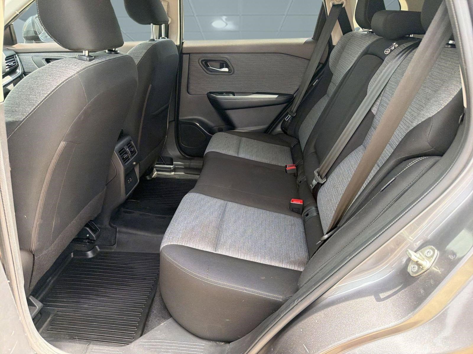 Used 2023 Nissan Rogue SV FWD image 14