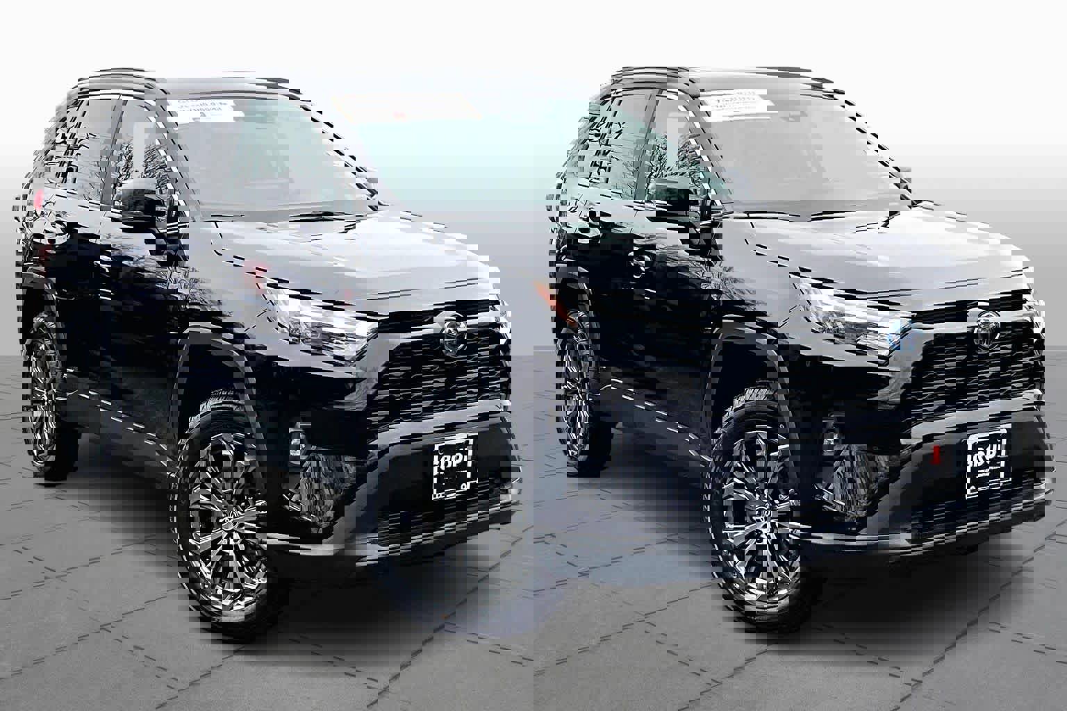 Used 2023 Toyota RAV4 XLE Premium image 3