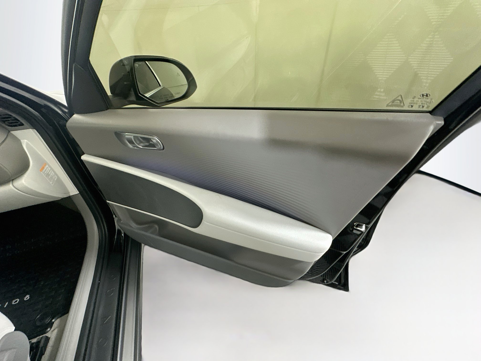 Used 2025 Hyundai Ioniq 6 SEL RWD image 32
