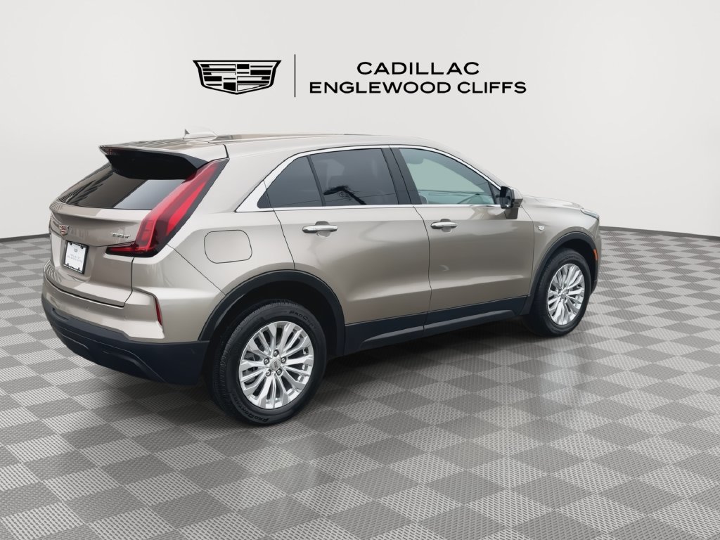 Certified 2024 Cadillac XT4 Luxury w/ Cold Weather Package FWD image 8