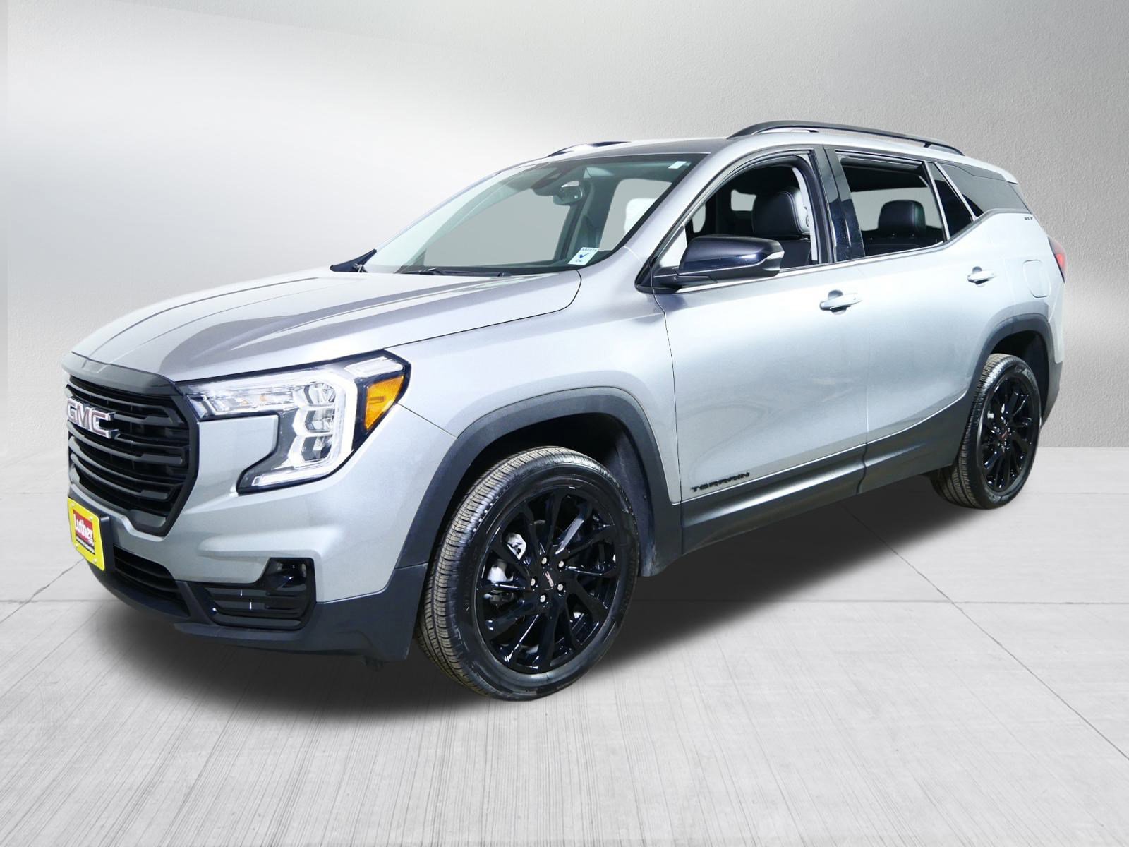 Used 2023 GMC Terrain SLT w/ Elevation Edition image 3
