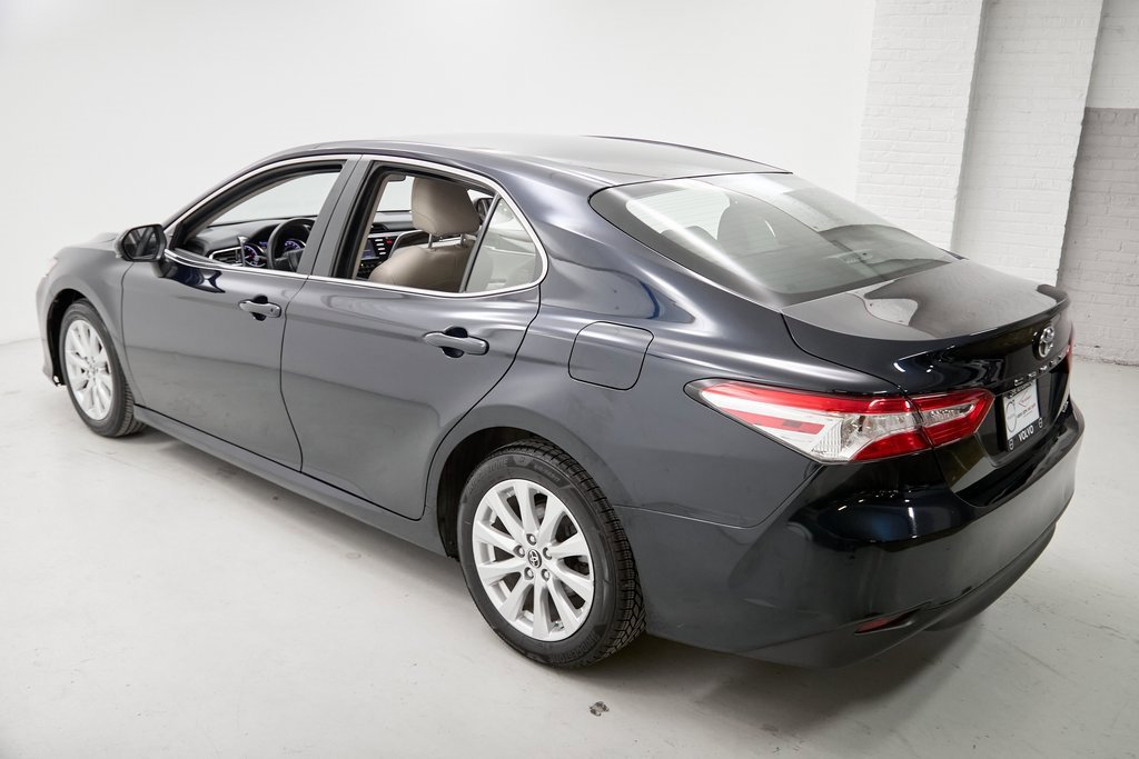 Used 2018 Toyota Camry LE image 7