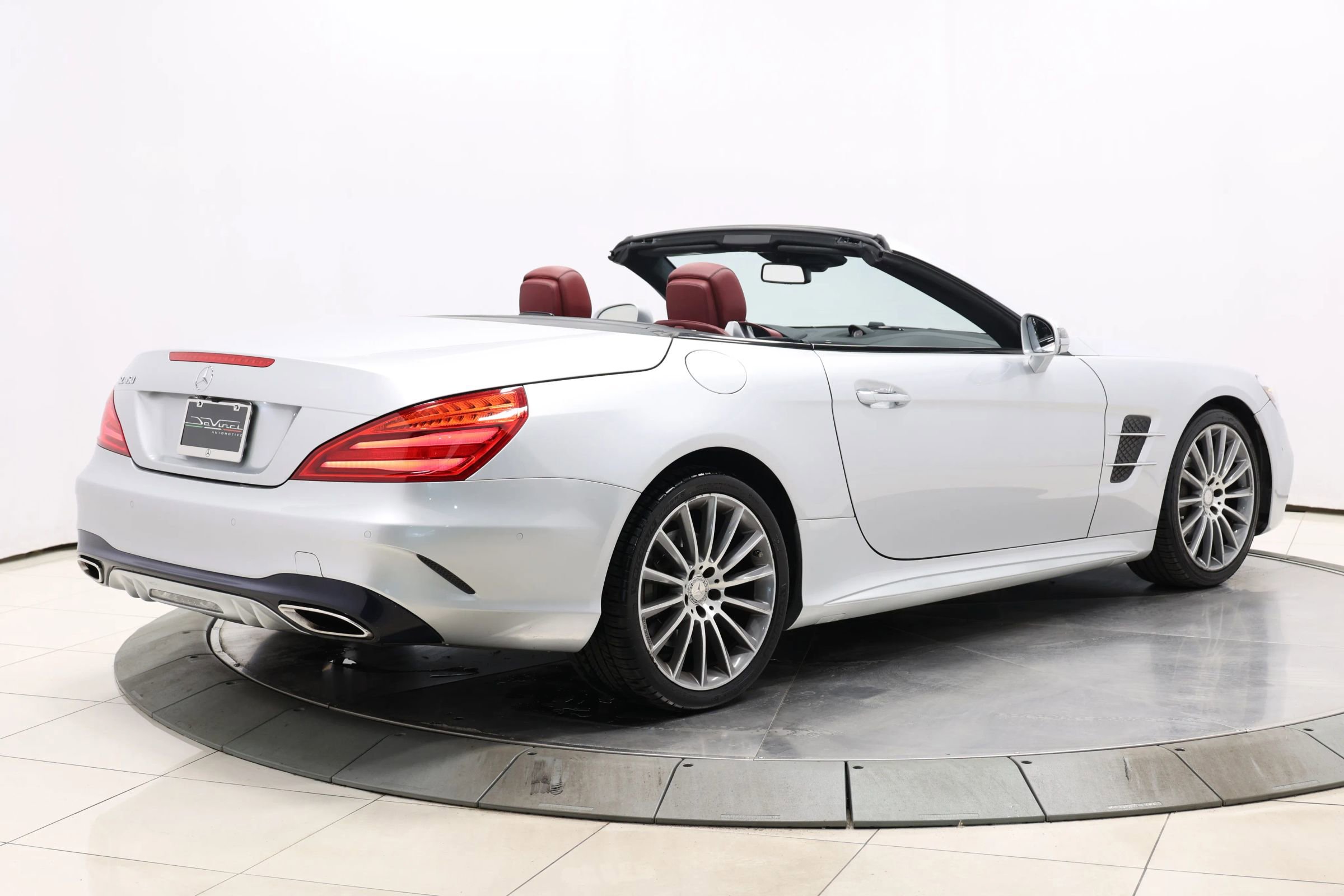 Used 2017 Mercedes-Benz SL 450 image 4